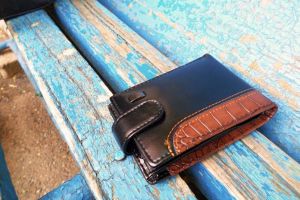 6 caracteristici pe care trebuie să le aibă portofelele pentru bărbaţi activi