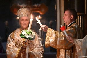 Episcopul Virgil Bercea transmite de Paşte o urare de pace şi speranţă în lumea fragilă de azi (VIDEO)