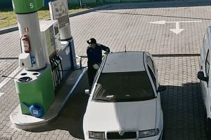 Argeş: Un individ cu numere false a alimentat de 1.365 lei şi a fugit fără să plătească