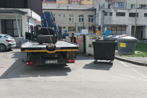 Acţiune de igienizare a containerelor pentru deşeuri reziduale în Bistriţa