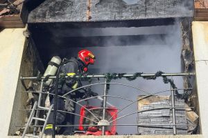 FOTO: Incendiu nocturn, la o casă din Jabeniţa