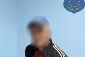 Târgujiancă, la un pas să fie violată, în propriul apartament, de un bărbat care a urmărit-o în scara blocului