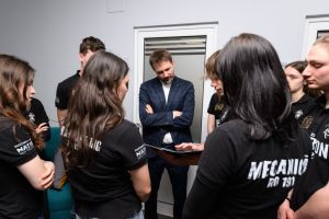 FOTO Elsaco Electronic susţine echipa Hyperion Robotics de la Colegiul Mihai Eminescu Botoşani în drumul spre SUA