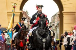 Jeni şi Dani Boc – o poveste de dragoste începută la jocul strămoşesc şi pecetluită de tradiţia Junilor Curcani