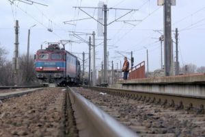 Copac căzut pe calea ferată între Augustin şi Racoş: 4 trenuri oprite pe secţia Braşov-Sighişoara