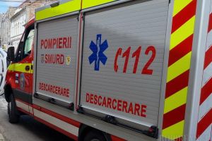 Accident de muncă grav lângă barajul Leşu, în Bihor: muncitor prins sub un utilaj răsturnat într-o râpă