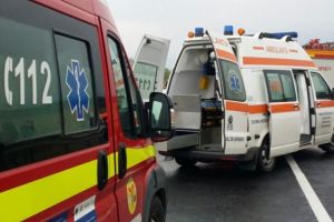 Accident rutier pe DN1A, în Prahova: 5 persoane transportate la spital, după ce microbuzul în care se aflau a ieşit de pe carosabil