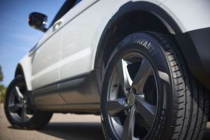 Care sunt riscurile dacă mergeţi cu anvelope de iarnă pe timp de vară