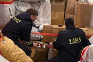 Timişoara. Haine de 3 milioane de lei, posibil contrafăcute, oprite în vamă