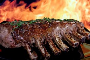 Secrete pentru masa de Paste 2026: Cum prepari friptura si ciorba de miel perfecte 