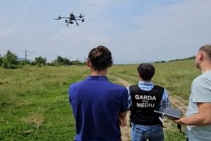 Patru comisari de la Garda de Mediu din Botoşani, împotriva poluării. O activitate suspendată şi dosare penale