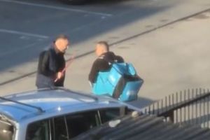 FOTO Bărbat din Botoşani luat la bătaie cu ranga de un individ. Totul ar fi pornit de la o altercaţie în trafic