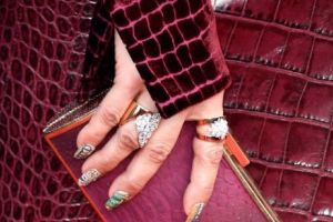 La Billboard Music Awards, Jennifer Lopez şi-a scos „ghearele” la vedere! Incredibil ce avea lipit pe ele. FOTO