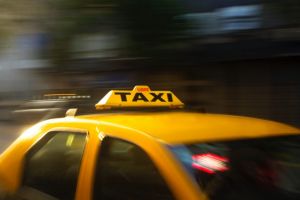 Un pieton, lovit de taxi pe bulevardul I.C. Bratianu din Constanta! Șoferul, condamnat dupa ce ar fi parasit locul accidentului 