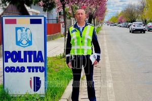 TITU: Poliţistul Ursu Dumitru, înger păzitor pentru o bătrână pe care a salvat-o dintr-un incendiu, fără să ezite