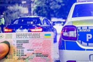 Școala de şoferi… pe hârtie: tânăr sătmărean, prins la volanul unui BMW cu permis de Ucraina. Ce explicaţii a dat în instanţă