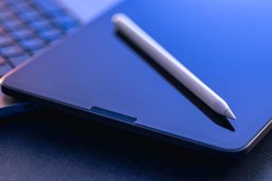 Designul Industrial în Era Sustenabilităţii: De la Cultura Consumului Rapid la Durabilitate