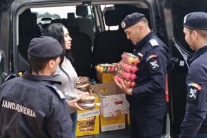 FOTO: Gest de suflet inainte de Paste! Jandarmii din Constanta au adus bucurie copiilor dintr-un centru social