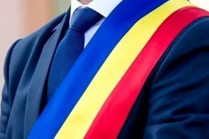 Un primar a fost trimis în judecată pentru că s-a plimbat în interes personal cu maşina primăriei