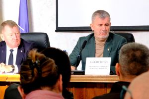 Judeţul Botoşani la stăpân: Pe modelul Ilie Bolojan, Valeriu Iftime condamnă comunităţi botoşănene la sărăcie
