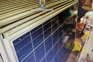 Șase bărbaţi arestaţi pentru furt dintr-un parc fotovoltaic | Prejudiciul depăşeşte 200.000 de euro