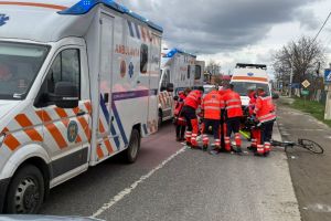O zi de muncă la Serviciul de Ambulanţă Judeţean Vrancea: între limita supravieţuirii şi miracolul unei misiuni pe drumul către Iaşi.