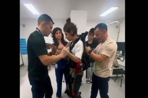 Tânără de 20 de ani, în recuperare după un accident rutier grav. Tratament complex cu terapie robotică, la Timişoara