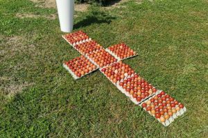 FOTO. Măicuţele de la Mănăstirea Timişeni-Șag au vopsit 1.000 de ouă pentru Paşti