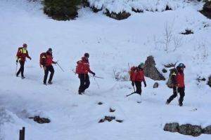 Turist rămas blocat în Bucegi din cauza avalanşelor. Intervenţie a Salvamont Braşov