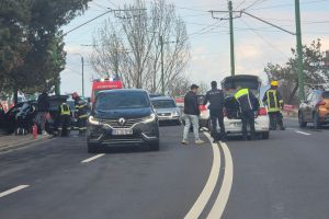 Accident rutier în Craiter: 3 autoturisme implicate, descarcerare la faţa locului