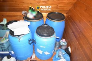Peste 600 de litri de alcool indisponibilizaţi în urma unor percheziţii efectuate de Poliţia Mureş