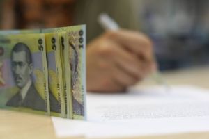 Proiectul de lege care ar opri dobânzile abuzive ale băncilor, depus în Parlament. Se pot cere despăgubiri retroactiv: „Băncile au furat de la oameni, iar ei au dreptul să-şi ceară banii înapoi”