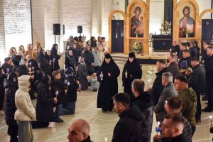 Mănăstirea Piatra Fântânele îi aşteaptă şi anul acesta pe credincioşi să ia lumină