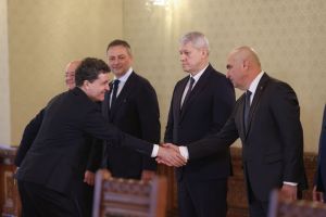 Societatea Timişoara îi cere preşedintelui Nicuşor Dan sprijin pentru Ilie Bolojan în confruntarea cu PSD!