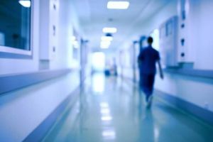 Cum se va schimba regula gărzilor în spitalele din România. Alexandru Rogobete: Rezidenţii vor fi plătiţi pentru munca suplimentară