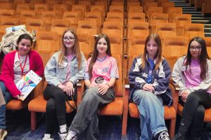 Premii pentru două eleve din Botoşani la Olimpiadele Naţionale de spaniolă şi italiană