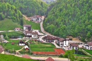 Sute de cabane şi vile din Braşov şi Prahova au rămas libere de Paşte. Preţuri de la mai puţin de 100 lei/persoană, dar turiştii lipsesc