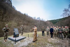 FOTO Preotul militar din Botoşani, în misiune în teatrul de operaţii din Bosnia şi Herţegovina