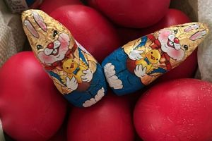 Paştele în Banat. Tradiţii păstrate, de la ouăle vopsite la Mănăstirea Timişeni-Șag la obiceiuri vechi de sute de ani