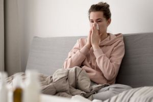 Peste 1.300 de cazuri de infecţii respiratorii într-o săptămână. Șapte cazuri noi de gripă raportate