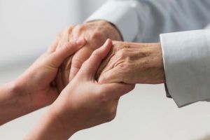 11 aprilie - Ziua mondială de luptă împotriva bolii Parkinson. Medicii atrag atenţia asupra simptomelor şi nevoilor pacienţilor