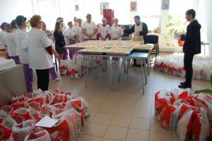 FOTO: Asociatia de caritate Suflete deschise“, la aniversarea de 11 ani! Mai multe programe social-misionare, derulare si zeci de troite ridicate