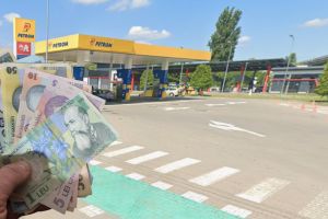 Ieftinire la pompă în Satu Mare: weekendul aduce preţuri mai mici pentru şoferi. Cât costă benzina şi motorina, astăzi