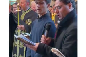 VIDEO Managerul Operei Naţionale din Iaşi cântă alături de credincioşi la o biserică din Botoşani în Noaptea Învierii