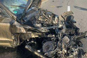 Acum! Accident în judeţul Argeş, o maşină a intrat în parapet