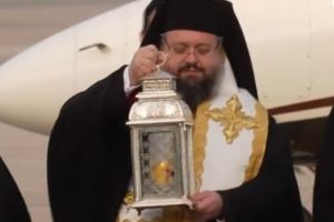 Sfanta Lumina de la Ierusalim a ajuns in Romania (VIDEO)