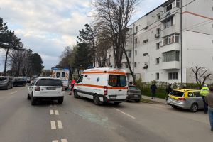 FOTO Accident cu câteva ore înainte de Înviere în municipiul Botoşani. O persoană a fost rănită