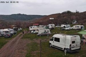 Sărbători cu rulota, la Vulcanii Noroioşi. Turiştii au fugit de aglomeraţia oraşelor