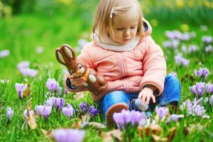 Vreme rece de Paşte 2026: ploi, lapoviţă şi ninsori în noaptea Învierii. Se încălzeşte treptat de duminică