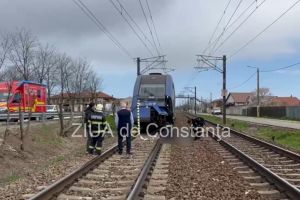Știri Constanta: FOTO+VIDEO. Accident feroviar la Valu lui Traian, in prima zi de Paste. O femeie a decedat! 